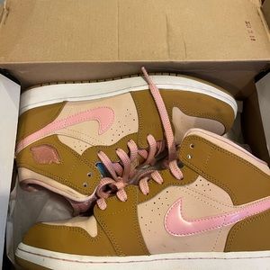 Jordan’s 1s womens size 7